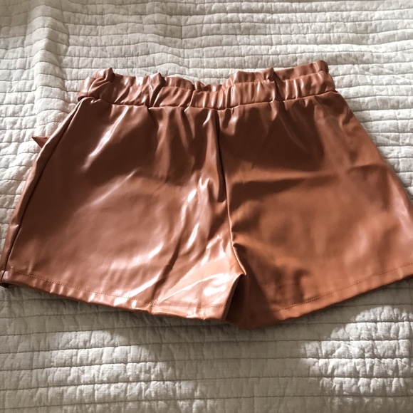 Brown faux leather shorts - Picture 4 of 4